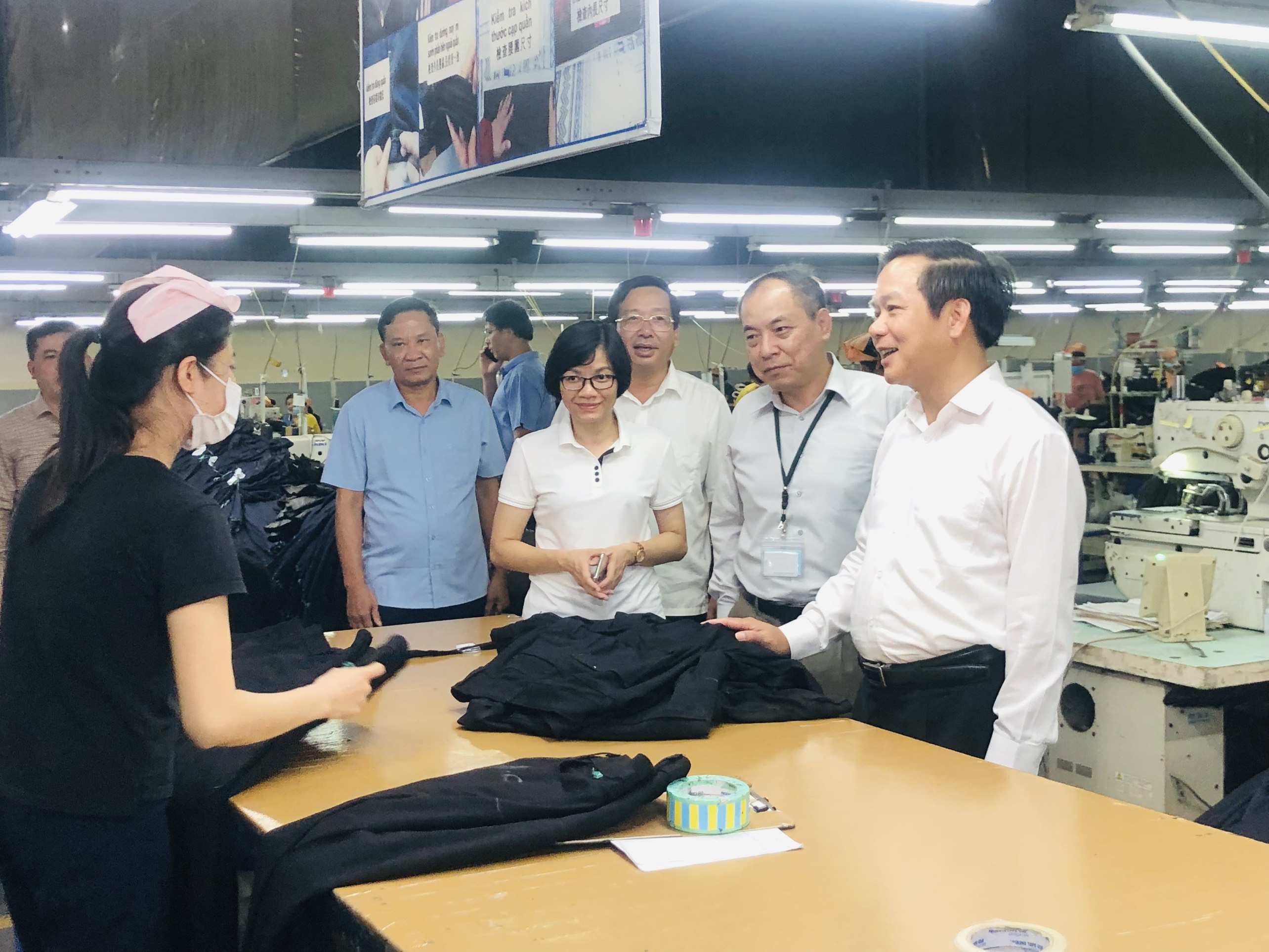 Đồng chí Phạm Quang Ngọc - Phó Bí thư tỉnh ủy, Chủ tịch UBND tỉnh đến thăm và làm việc tại Khu công nghiệp Khánh Phú